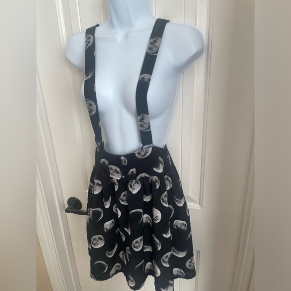 Hot Topic Moon Phase Suspender Skirt w/Wide Waistband & Fabric Buttons, Small - Picture 6 of 9
